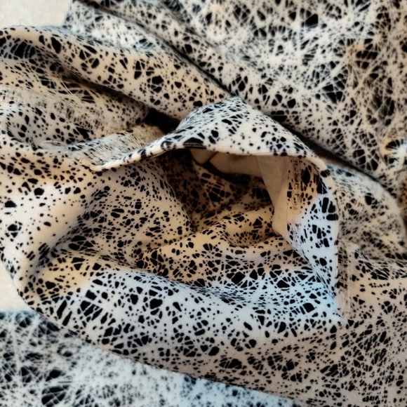 Fabletics High-Waisted Printed Leggings - Picture 6 of 7